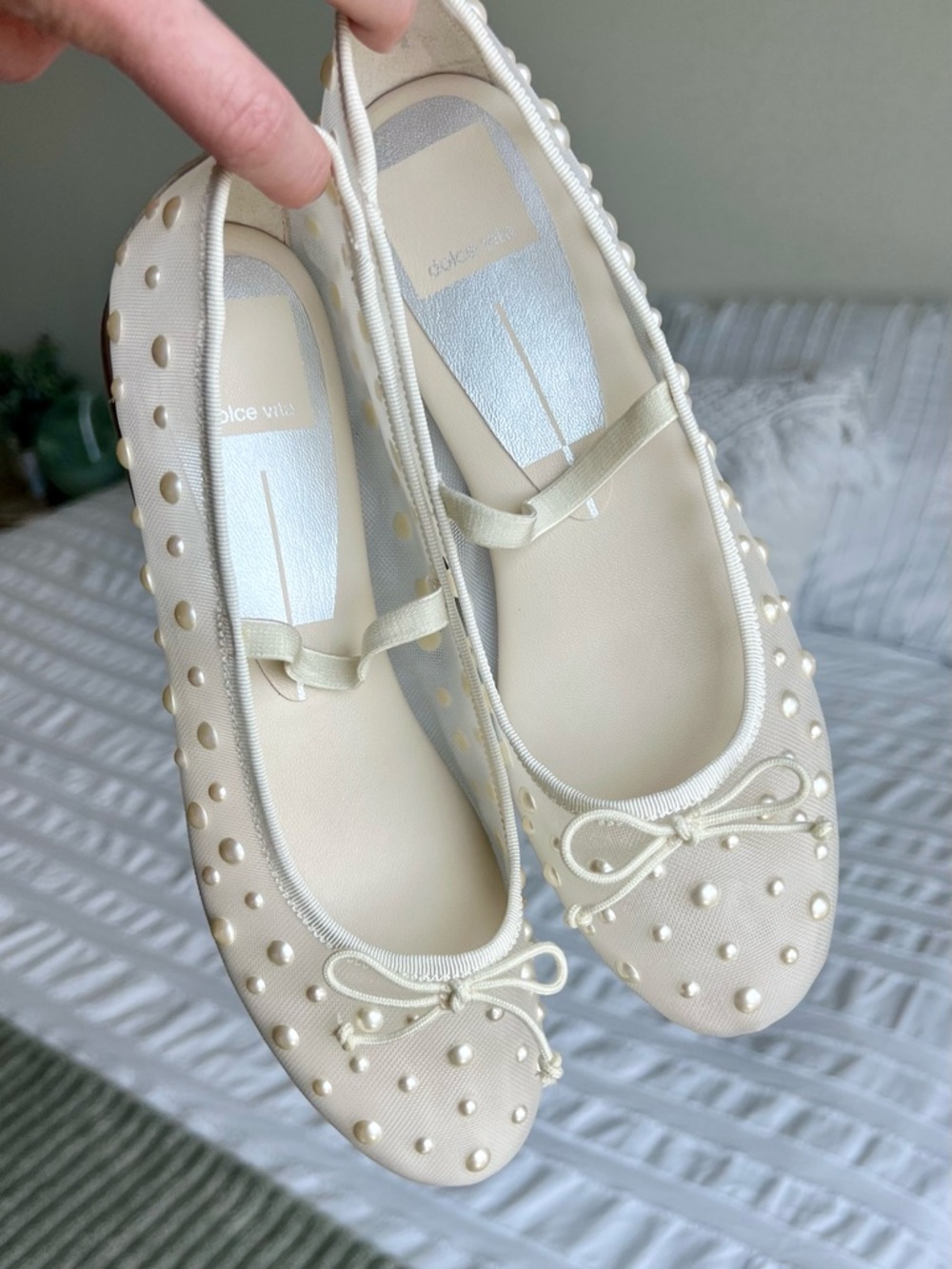 Gently Worn Dolce Vita Cadel Faux Pearl- Studded Mary Jane Flat - Ivory - Size 5 - Picture 2 of 13